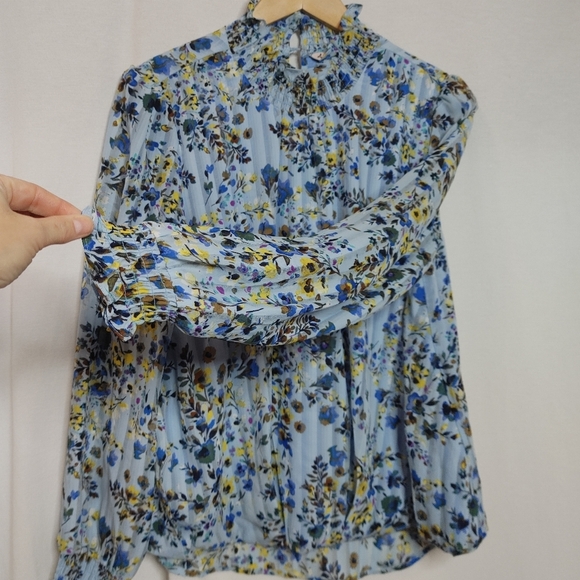 Nanette Lepore Windswept Blue Floral Long Sleeve Blouse Smocked Details Large L - Picture 3 of 9